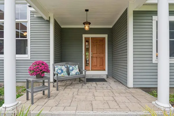 11 Ashwood LN #11, Falmouth, ME 04105