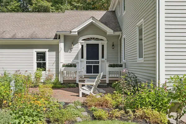 10 Grist Mill RD, Falmouth, ME 04105