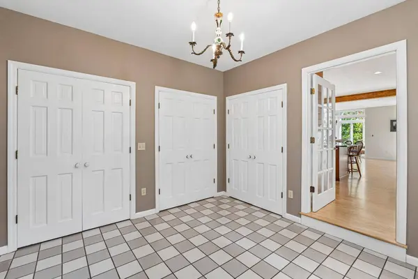 10 Grist Mill RD, Falmouth, ME 04105