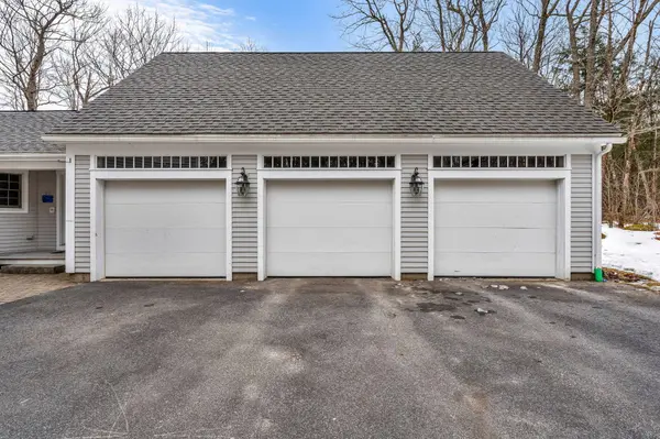10 Susan LN, Falmouth, ME 04105