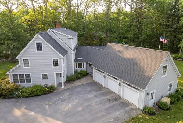 10 Susan LN, Falmouth, ME 04105
