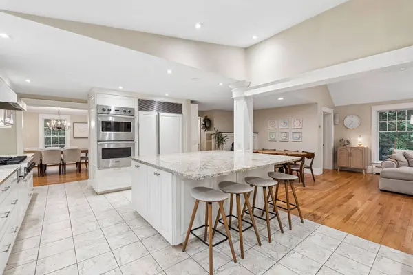 10 Susan LN, Falmouth, ME 04105