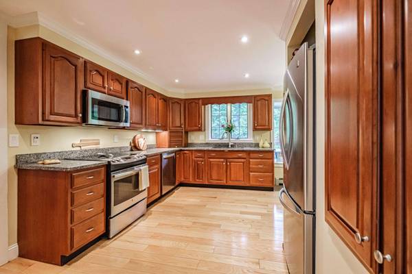 55 Evergreen LN, Windham, ME 04062