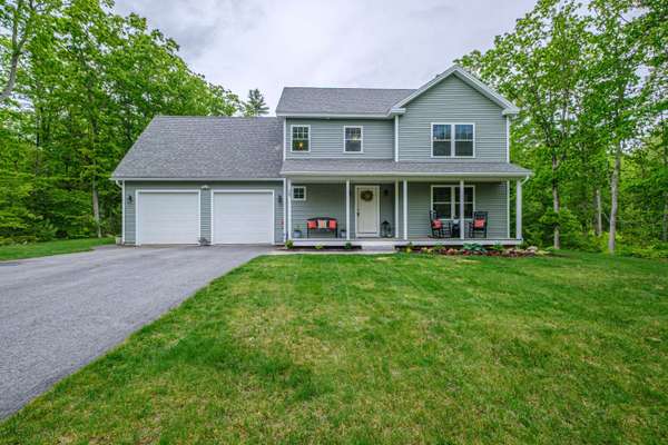 28 Bracken Woods RD, Raymond, ME 04071