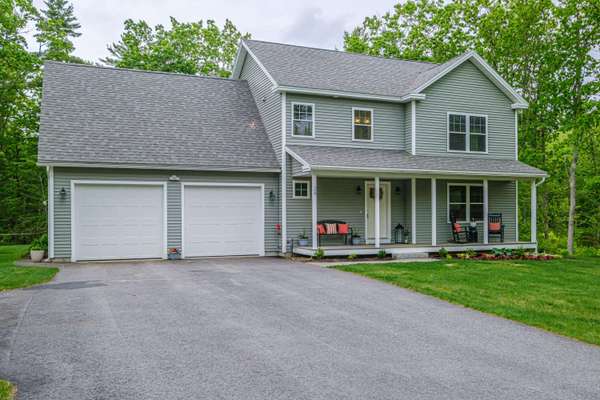 28 Bracken Woods RD, Raymond, ME 04071