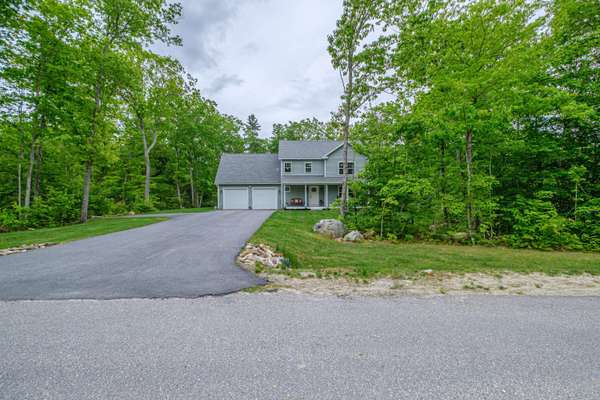 28 Bracken Woods RD, Raymond, ME 04071