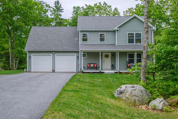 28 Bracken Woods RD, Raymond, ME 04071