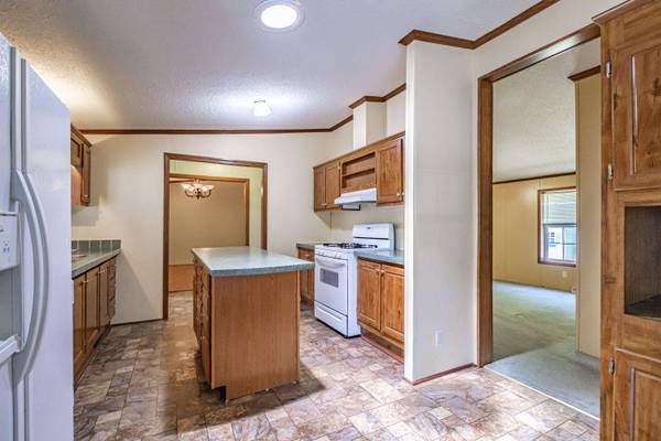 2 Windsor DR, Alfred, ME 04002