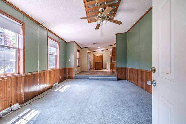 2 Windsor DR, Alfred, ME 04002