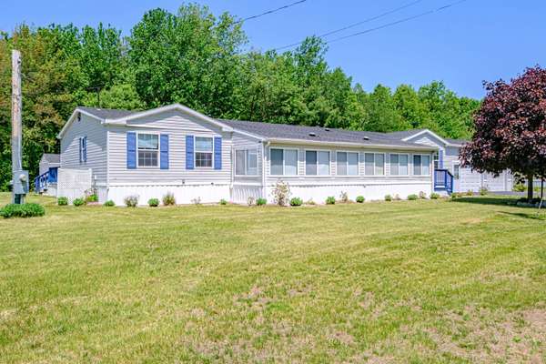 2 Windsor DR, Alfred, ME 04002