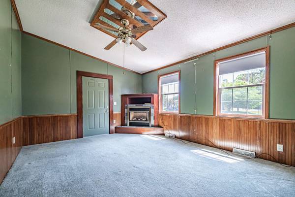 2 Windsor DR, Alfred, ME 04002