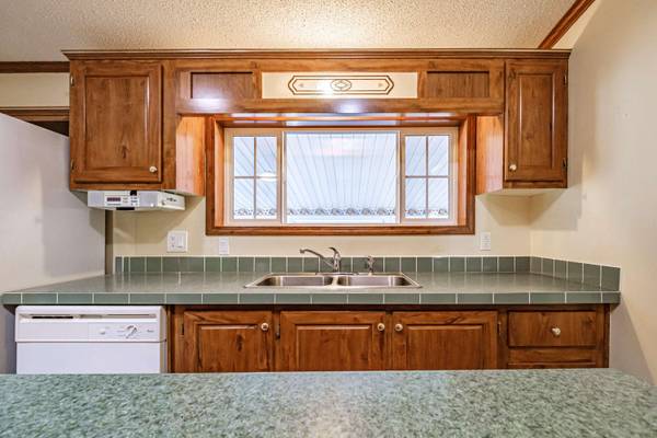 2 Windsor DR, Alfred, ME 04002