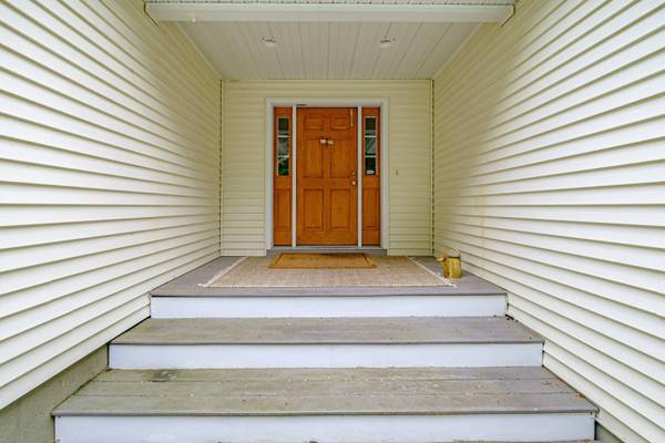 4 Bittersweet LN, Scarborough, ME 04074