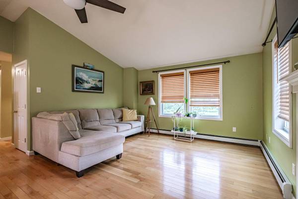 29 Acorn ST, Gorham, ME 04038