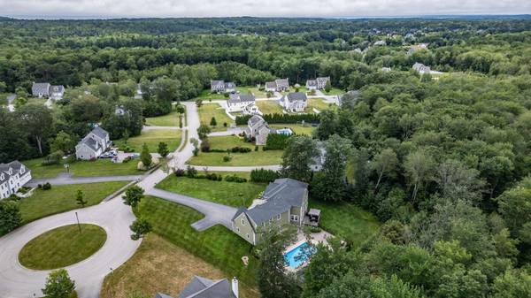 8 Red Barn CIR, Scarborough, ME 04074