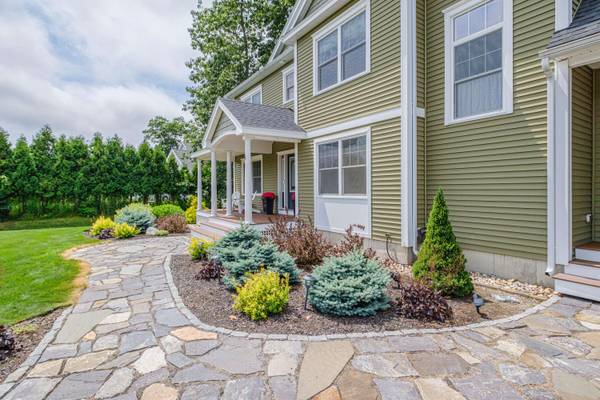 8 Red Barn CIR, Scarborough, ME 04074