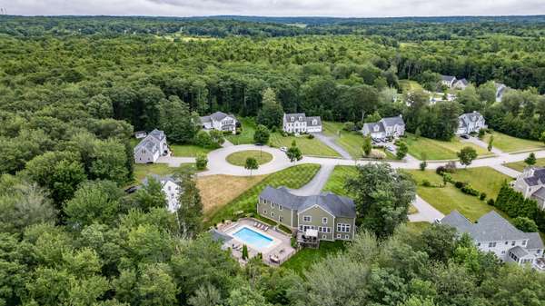 8 Red Barn CIR, Scarborough, ME 04074