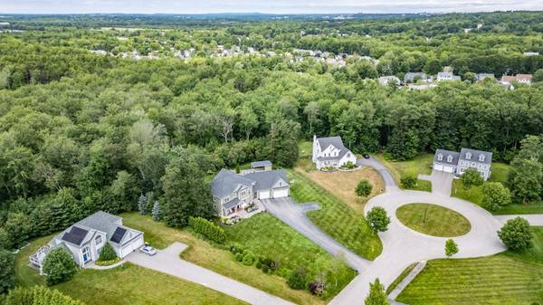 8 Red Barn CIR, Scarborough, ME 04074