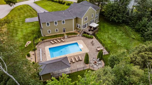 8 Red Barn CIR, Scarborough, ME 04074