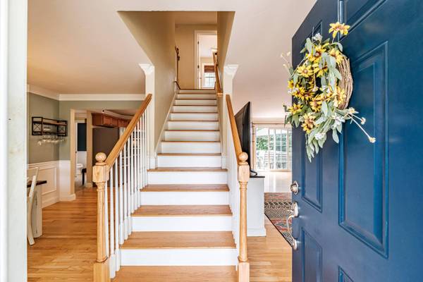 8 Cotton DR, Gorham, ME 04038