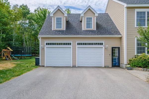 8 Cotton DR, Gorham, ME 04038