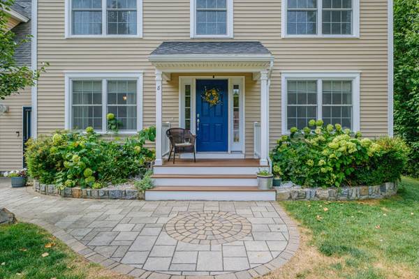 8 Cotton DR, Gorham, ME 04038