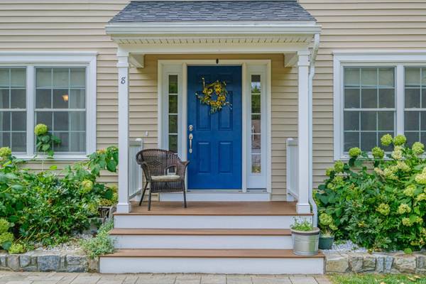 8 Cotton DR, Gorham, ME 04038