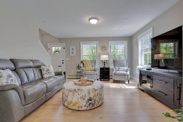 95 Rolling Brook RD, Raymond, ME 04071