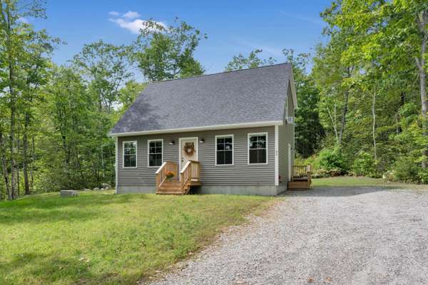 95 Rolling Brook RD, Raymond, ME 04071