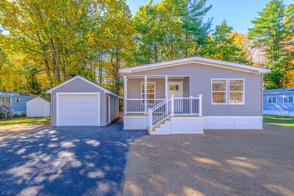 10 Dode DR, Saco, ME 04072