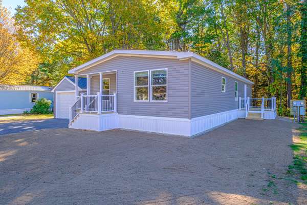 10 Dode DR, Saco, ME 04072