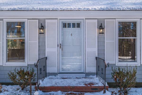 4 Sylvan RD, Scarborough, ME 04074