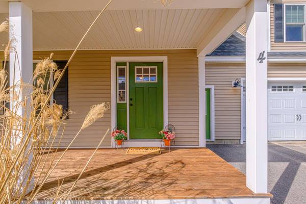 4 Ladd DR, Scarborough, ME 04074