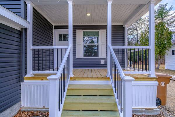 16 Pine Haven ST, Saco, ME 04072