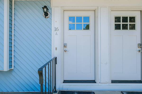 16 Caryn DR, Saco, ME 04072