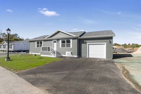 20 Colony WAY, Kittery, ME 03904