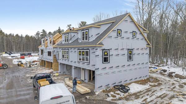 8 Creekside CT #9, Kennebunk, ME 04043