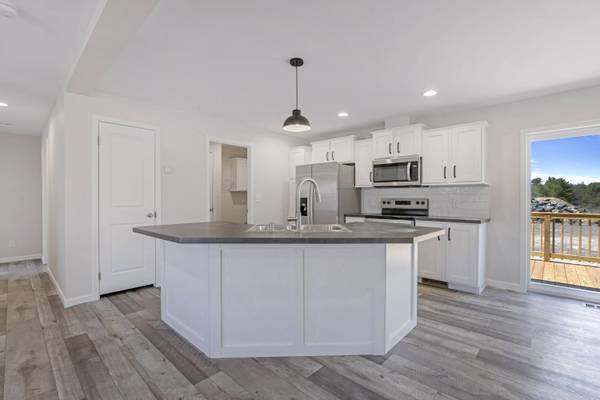 16 Colony WAY, Kittery, ME 03904