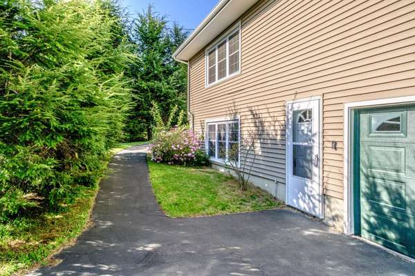 1033 Bridgton RD, Westbrook, ME 04092