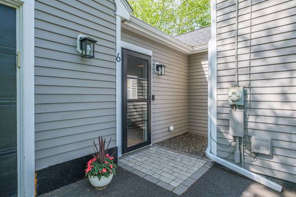 6 Plymouth DR, Scarborough, ME 04074