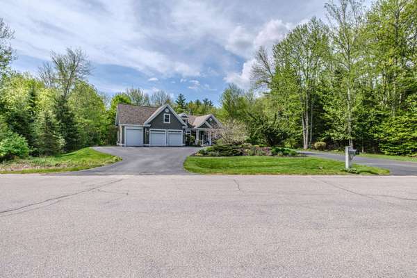 11 Silver Brook CIR, Scarborough, ME 04074