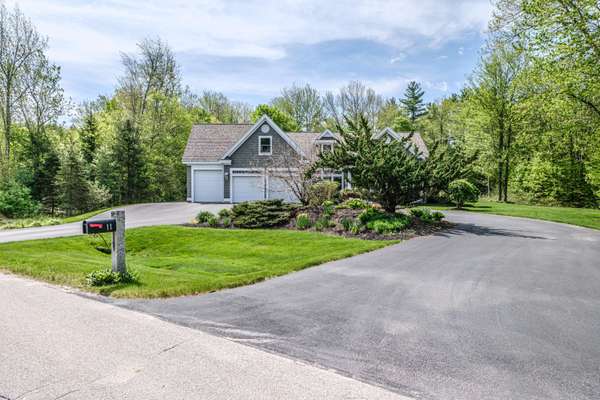 11 Silver Brook CIR, Scarborough, ME 04074