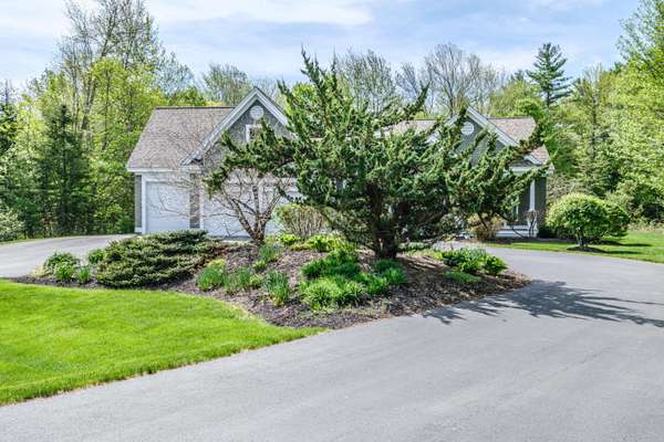 11 Silver Brook CIR, Scarborough, ME 04074