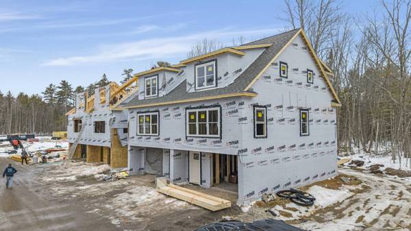 15 Creekside CT #8, Kennebunk, ME 04043