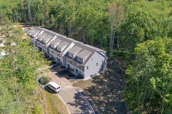 10 Creekside CT #10, Kennebunk, ME 04043