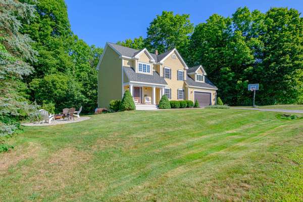 2 Victoria LN, Windham, ME 04062