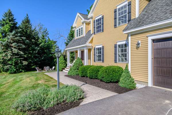 2 Victoria LN, Windham, ME 04062