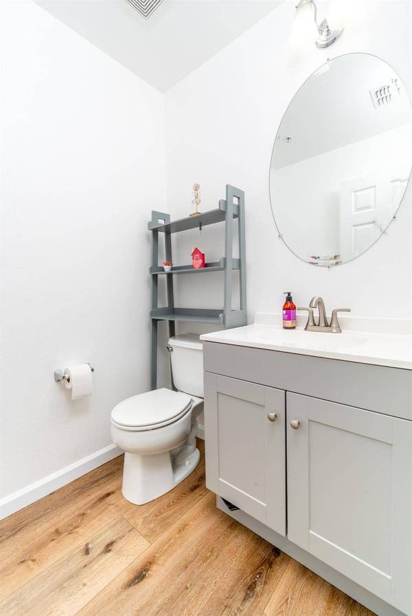 8156 Crystal Walk CIR, Elk Grove, CA 95758