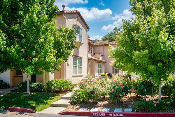 8156 Crystal Walk CIR, Elk Grove, CA 95758