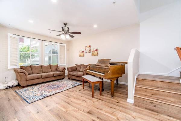 8156 Crystal Walk CIR, Elk Grove, CA 95758